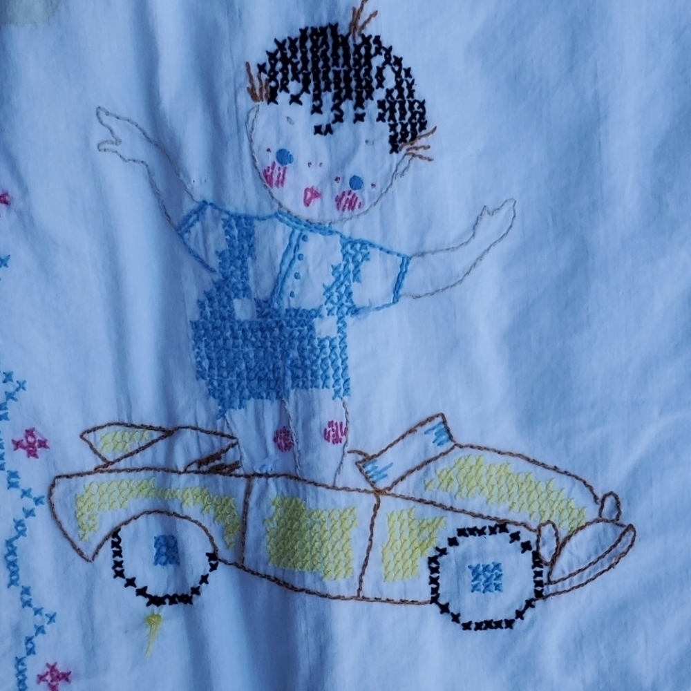 Vintage Handmade Baby Blanket embroidered animals - Picture 4 of 10